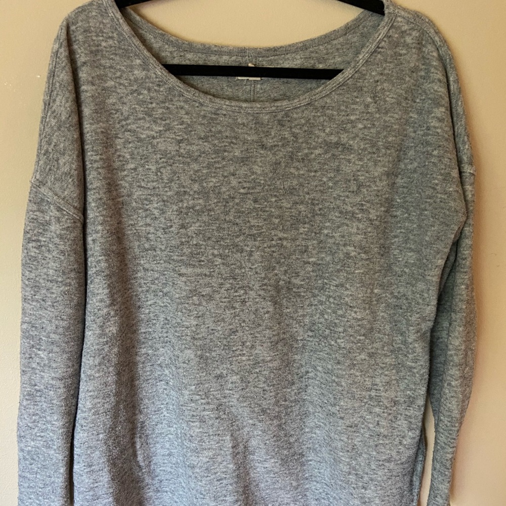 💫3/$15 Urban Outfitters sweater